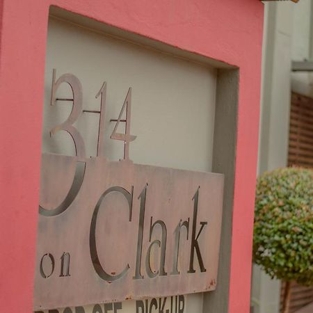 314 On Clark Guest House Pretoria-Noord Esterno foto