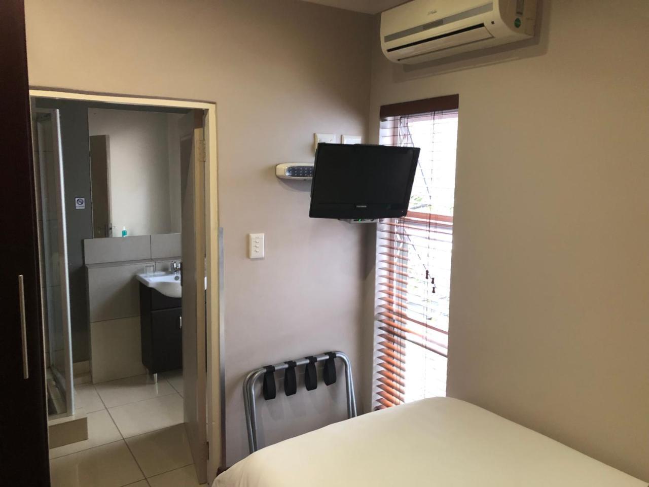 314 On Clark Guest House Pretoria-Noord Esterno foto